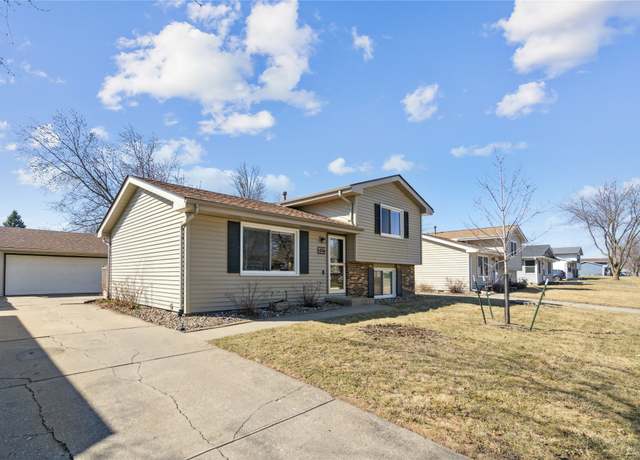 Property at 616 NE 9th St, Grimes, IA 50111, 3 beds, 2 baths