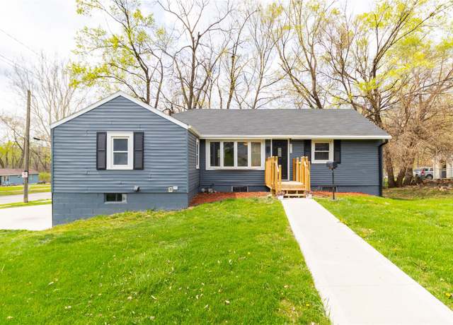 Property at 3910 SE 8th St, Des Moines, IA 50315, 3 beds, 1.5 baths