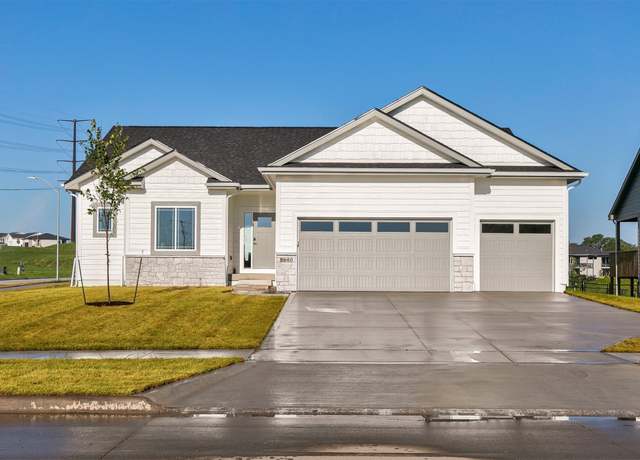 Property at 5640 163rd St, Urbandale, IA 50323, 5 beds, 3 baths