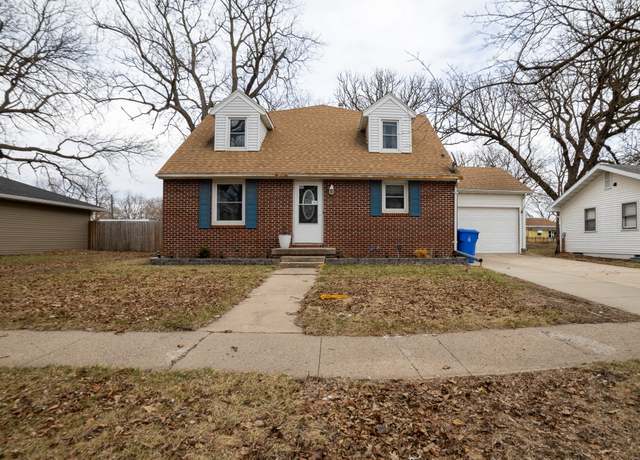 Property at 713 S Oak St, Jefferson, IA 50129, 5 beds, 2 baths