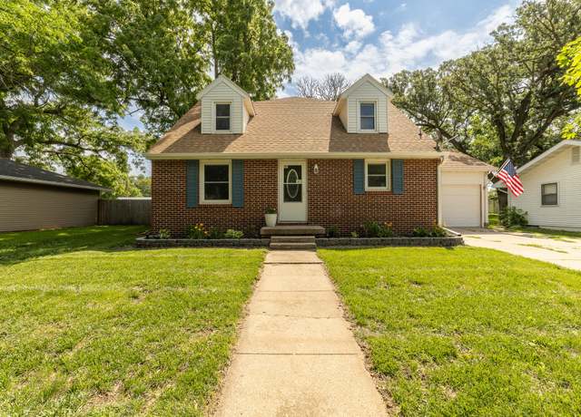 Property at 713 S Oak St, Jefferson, IA 50129, 5 beds, 2 baths