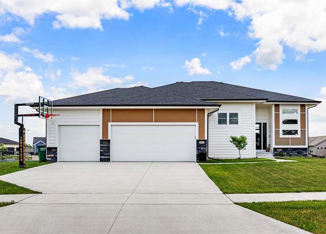 Property at 309 NW Beechwood Dr, Grimes, IA 50111, 5 beds, 3 baths