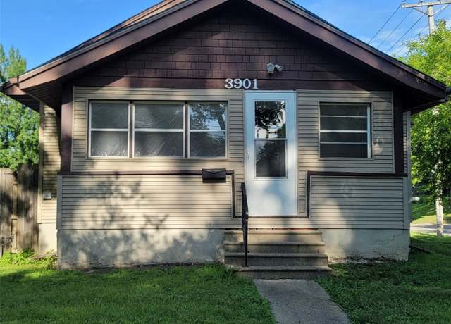 Property at 3901 3rd St, Des Moines, IA 50313, 2 beds, 1.5 baths