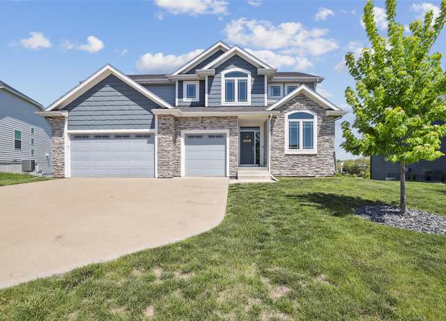 Property at 3667 NW 165th St, Clive, IA 50325, 5 beds, 4.5 baths