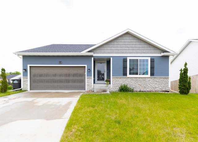 Property at 2357 Shadow Creek Cir, Des Moines, IA 50320, 4 beds, 3 baths