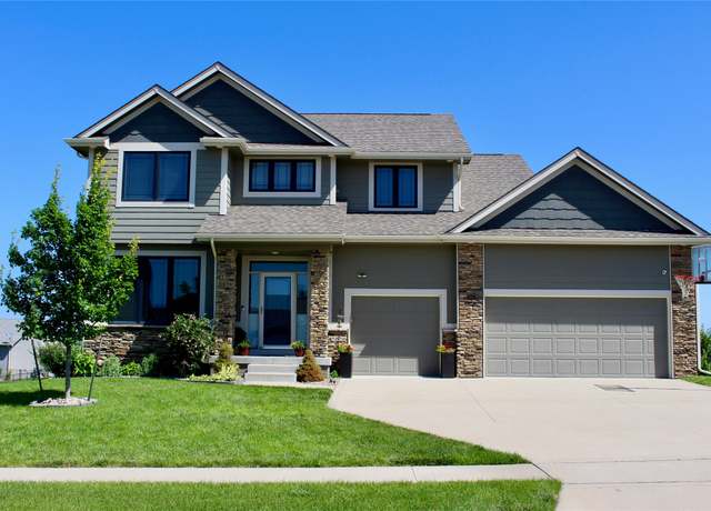 Property at 585 NE Brookshire Dr, Waukee, IA 50263, 4 beds, 2.5 baths