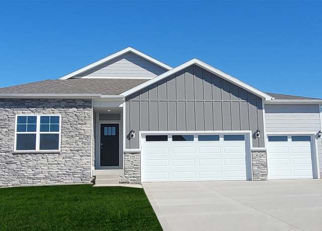Property at 419 Creekview Ave, Polk City, IA 50226, 4 beds, 3 baths