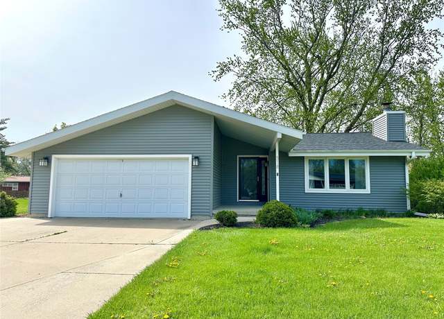Property at 518 11th Ave, Grinnell, IA 50112, 2 beds, 1.5 baths