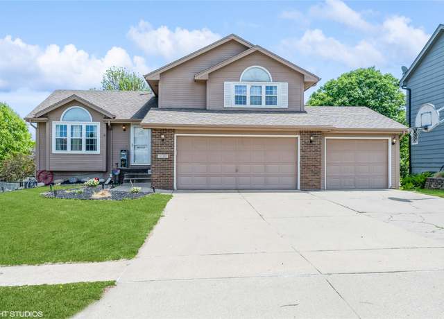 Property at 1101 SE Lowell Dr, Ankeny, IA 50021, 4 beds, 2.5 baths