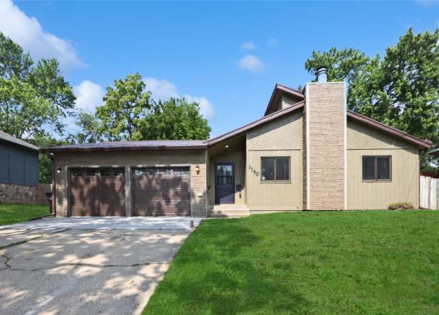 Property at 1140 12th St, Des Moines, IA 50314, 3 beds, 2 baths