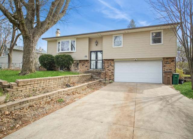 Property at 1019 Maplenol Dr, West Des Moines, IA 50266, 4 beds, 3 baths