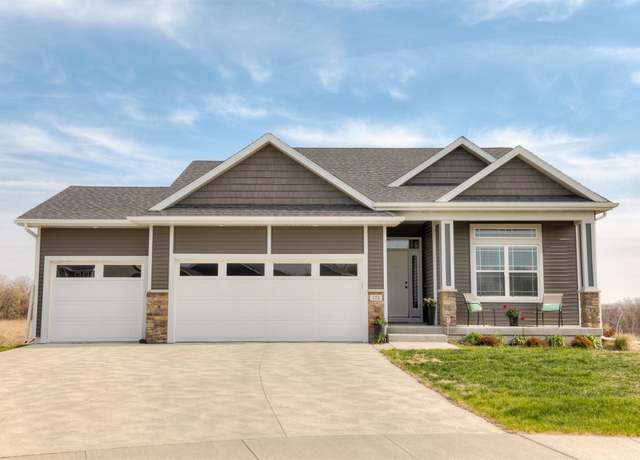 Property at 172 Crossroads Dr, Des Moines, IA 50320, 3 beds, 2 baths