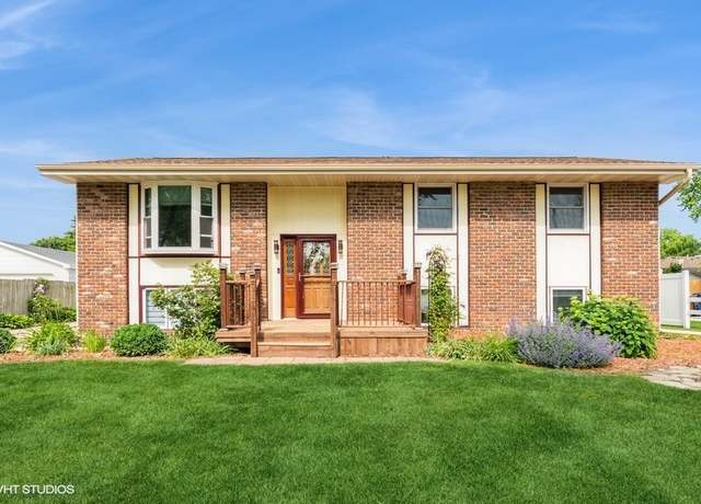 Property at 4404 71st Pl, Urbandale, IA 50322, 5 beds, 2 baths