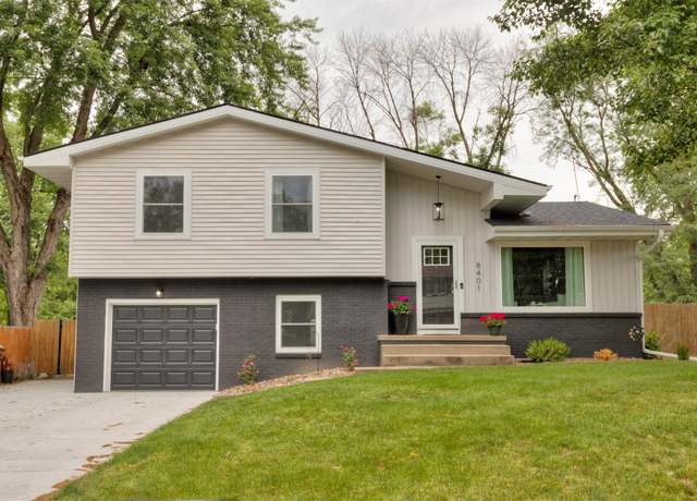 Property at 8401 Airline Ave, Urbandale, IA 50322, 3 beds, 2 baths