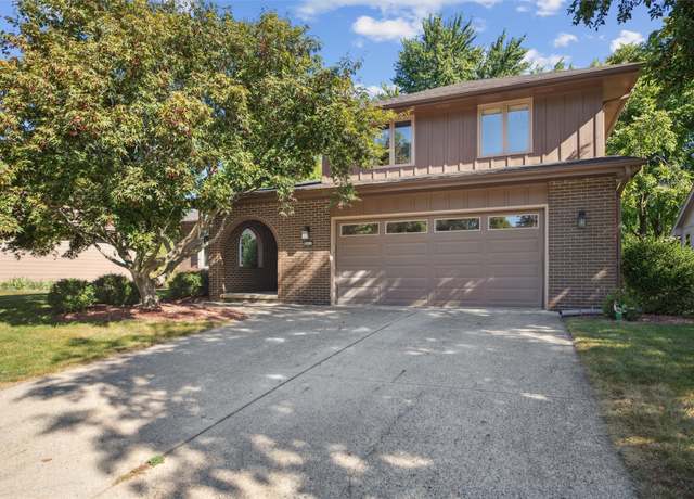 Property at 9517 Aurora Ave, Urbandale, IA 50322, 3 beds, 3.5 baths
