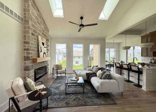 Property at 18109 Tanglewood Dr, Clive, IA 50325, 5 beds, 4 baths