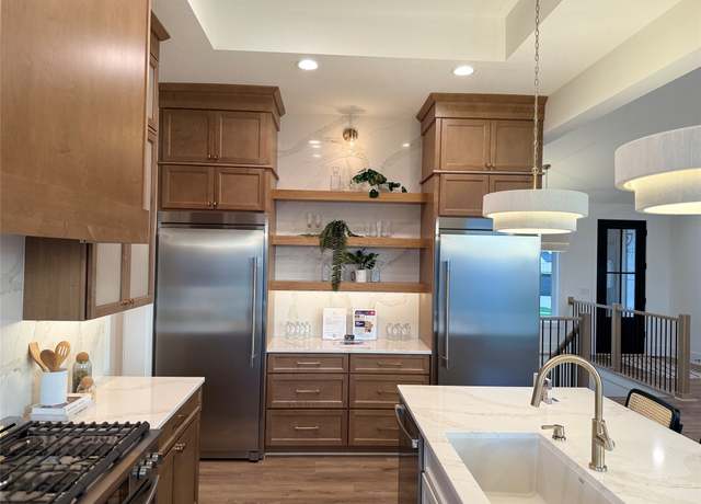 Property at 18109 Tanglewood Dr, Clive, IA 50325, 5 beds, 4 baths