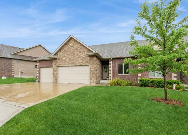 Property at 16530 Valleyview Ln, Clive, IA 50325, 4 beds, 2.5 baths