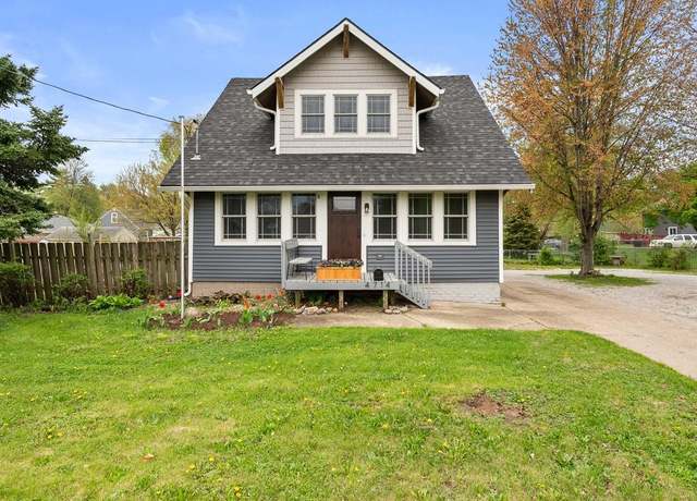 Property at 4714 Douglas Ave, Des Moines, IA 50310, 4 beds, 2 baths