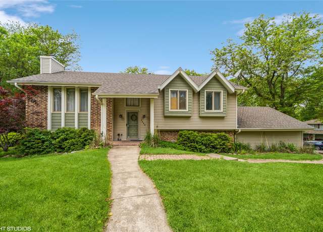 Property at 1640 NW 104th St, Clive, IA 50325, 4 beds, 3 baths