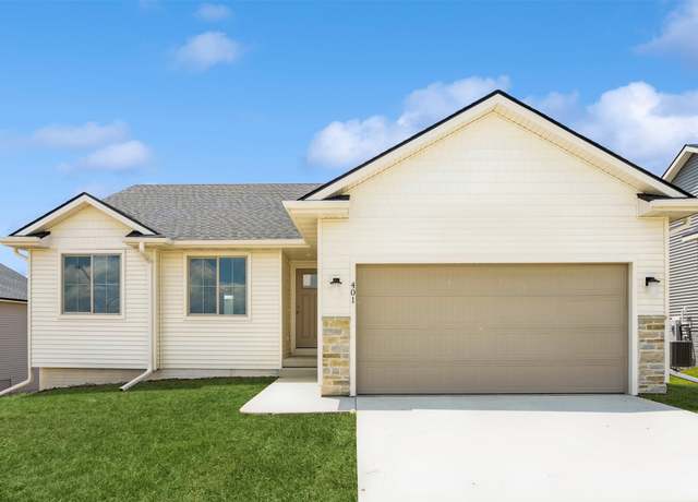 Property at 401 N 19th St, Indianola, IA 50125, 3 beds, 2 baths