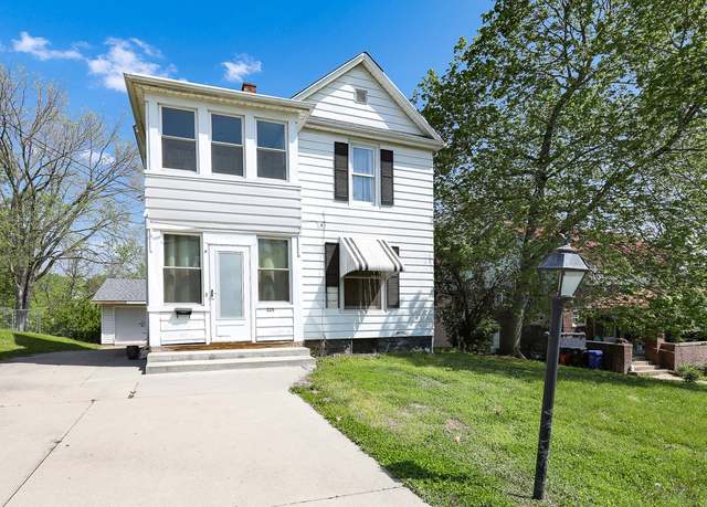 Property at 325 E Maple Ave, Ottumwa, IA 52501, 3 beds, 1.5 baths