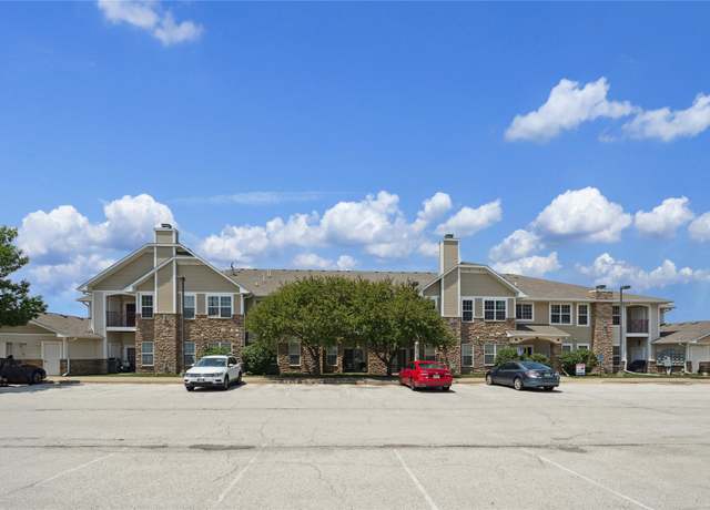 Property at 1313 SE University Ave #206, Waukee, IA 50263, 3 beds, 2 baths