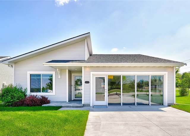 Property at 4375 E 44th St, Des Moines, IA 50317, 3 beds, 2 baths