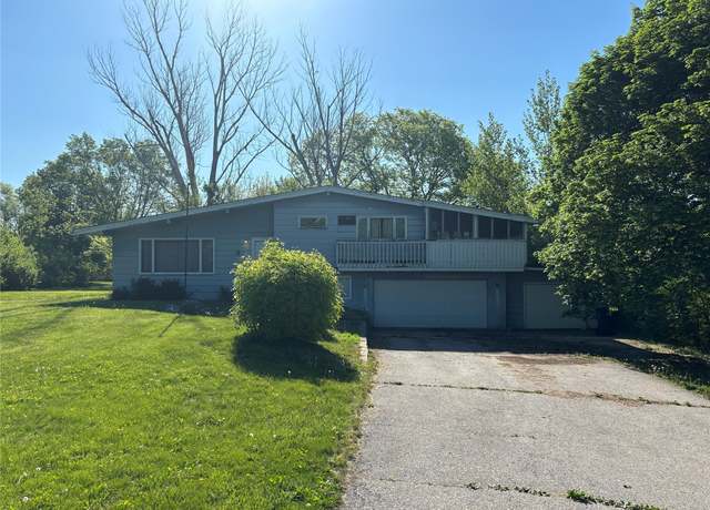 Property at 14216 Green Dr, Perry, IA 50220, 3 beds, 2 baths