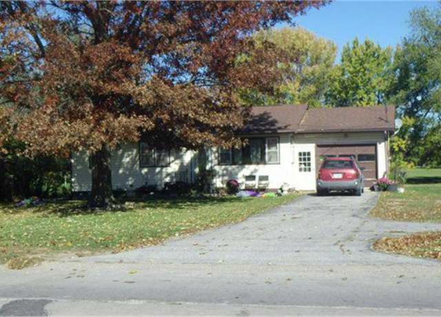 Property at 1003 W Mary St, Ottumwa, IA 52501, 3 beds, 2 baths