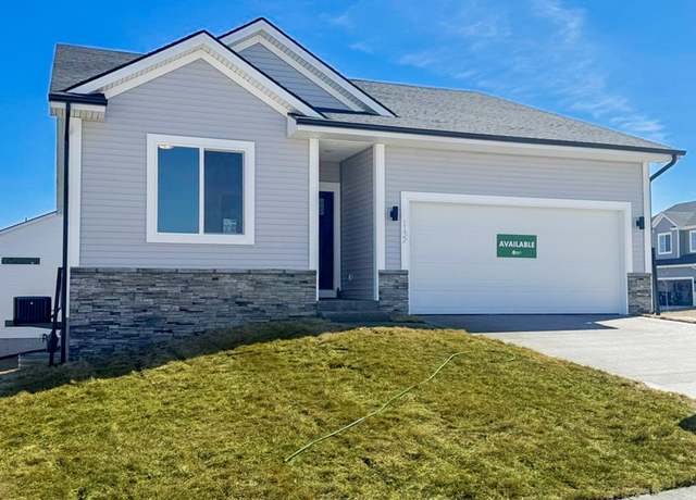 Property at 1132 Foxglove Rd, Pella, IA 50219, 4 beds, 3 baths