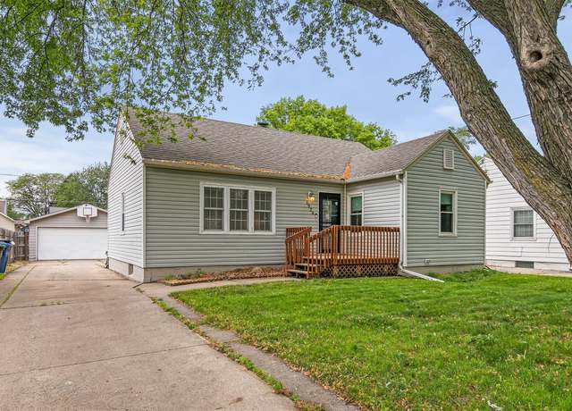 Property at 1926 55th St, Des Moines, IA 50310, 2 beds, 1 bath