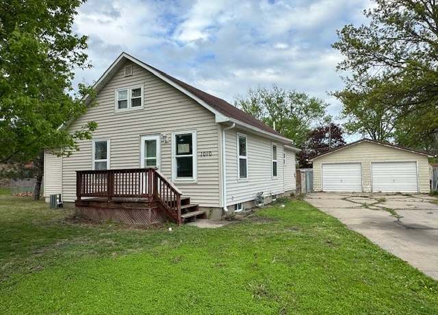 Property at 1010 N 17th St, Chariton, IA 50049, 2 beds, 1 bath
