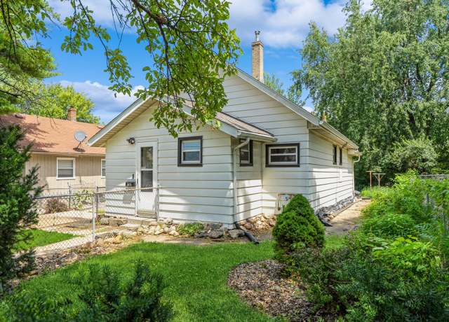 Property at 3615 Cambridge St, Des Moines, IA 50313, 2 beds, 1 bath