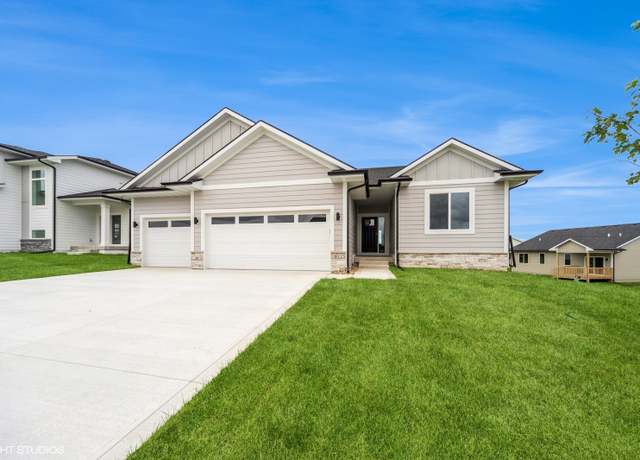 Property at 10123 NW 68th Ave, Johnston, IA, 4 beds, 4 baths