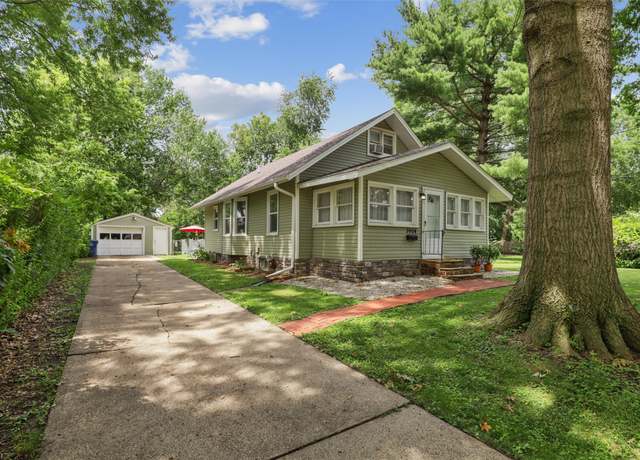 Property at 3904 36th St, Des Moines, IA 50310, 3 beds, 1 bath
