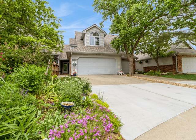 Property at 6819 Oakwood Dr, Urbandale, IA 50322, 4 beds, 2.5 baths