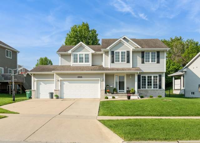 Property at 1005 E Lincoln Ave, Indianola, IA 50125, 4 beds, 2.5 baths