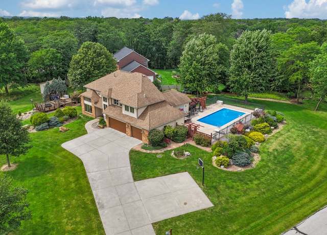Property at 32335 Wildwood Dr, Adel, IA 50003, 5 beds, 3.5 baths