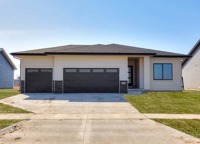Property at 9544 NW 82nd Ave, Johnston, IA 50131, 4 beds, 3 baths