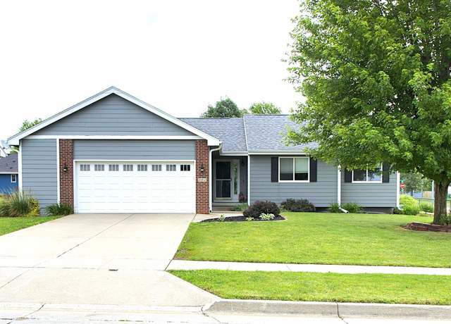 Property at 302 Crossing Ct NW, Bondurant, IA 50035, 4 beds, 3 baths