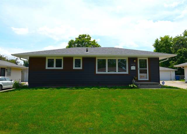 Property at 3600 Brinkwood Rd, Des Moines, IA 50310, 3 beds, 1.5 baths