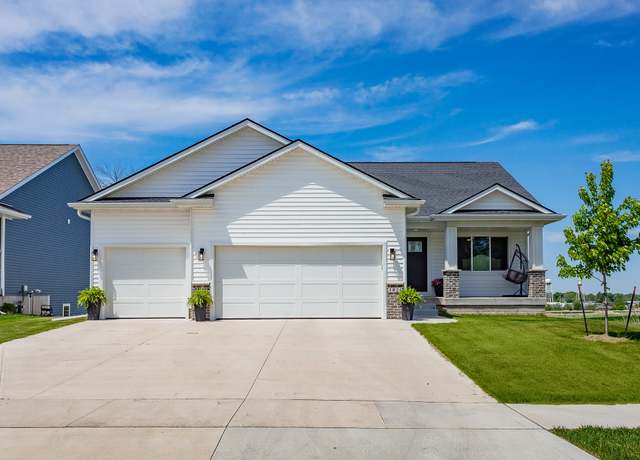 Property at 1824 Crabapple Ln, Granger, IA 50109, 4 beds, 3 baths