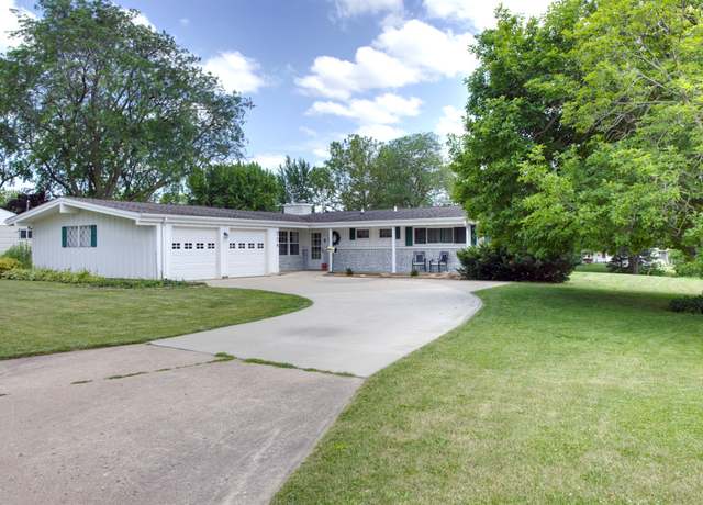 Property at 714 E South St, Knoxville, IA 50138, 3 beds, 1.5 baths