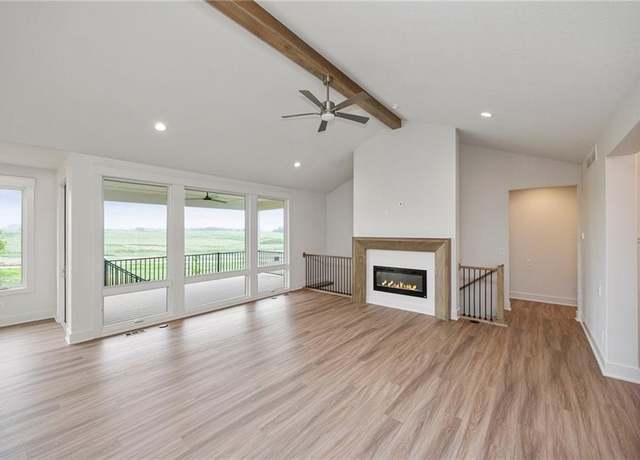 Property at 3820 Fieldstone Dr, Waukee, IA 50263, 5 beds, 3 baths