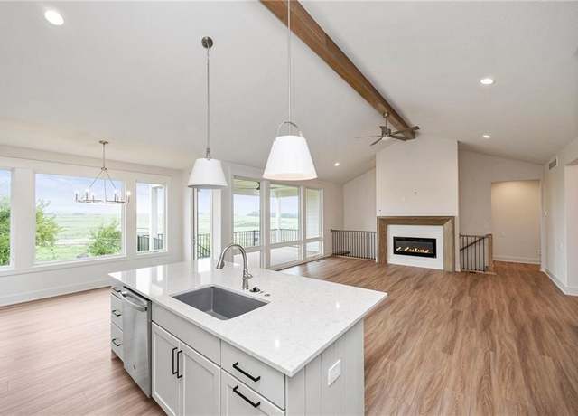 Property at 3820 Fieldstone Dr, Waukee, IA 50263, 5 beds, 3 baths