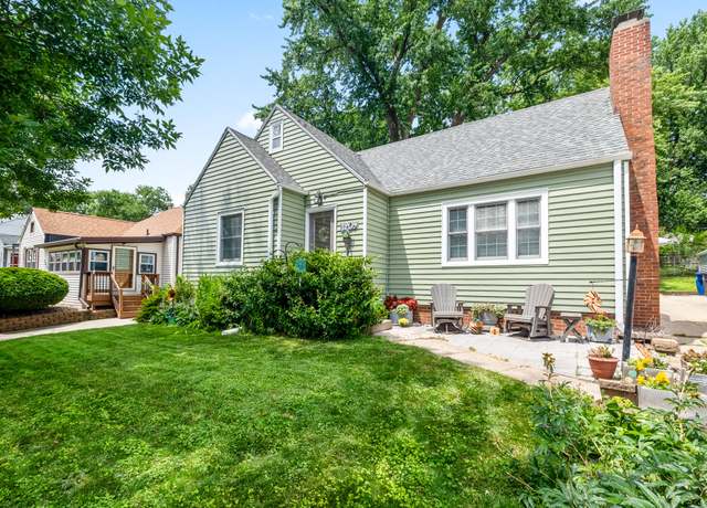 Property at 1209 Edgemont St, Des Moines, IA 50315, 4 beds, 2.5 baths