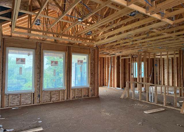Property at 1320 NW Alderleaf Dr, Waukee, IA 50263, 6 beds, 3 baths