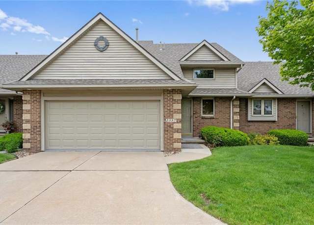 Property at 2357 NW 162nd Ln, Clive, IA 50325, 2 beds, 2.5 baths