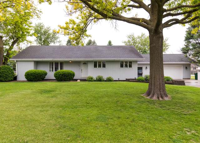 Property at 203 11th St, Dallas Center, IA 50063, 3 beds, 2.5 baths